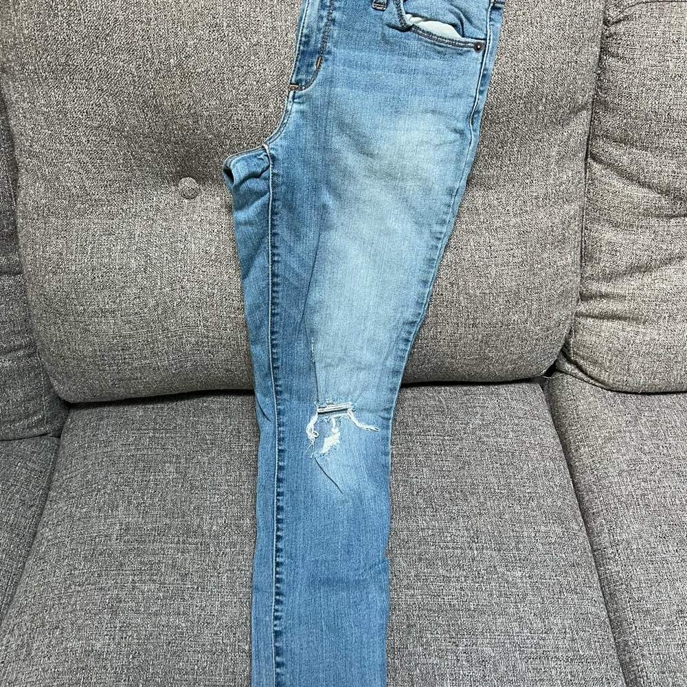 Universal Thread Distressed And Cuffed Skinny Jea… - image 4